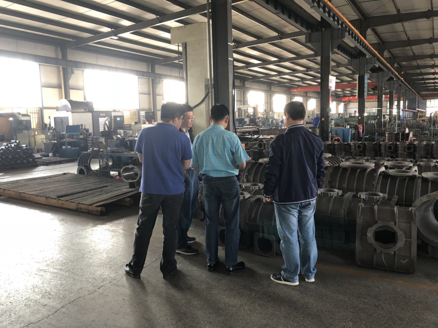 Roots blower customers come to Dacheng Machinery to visit and inspect