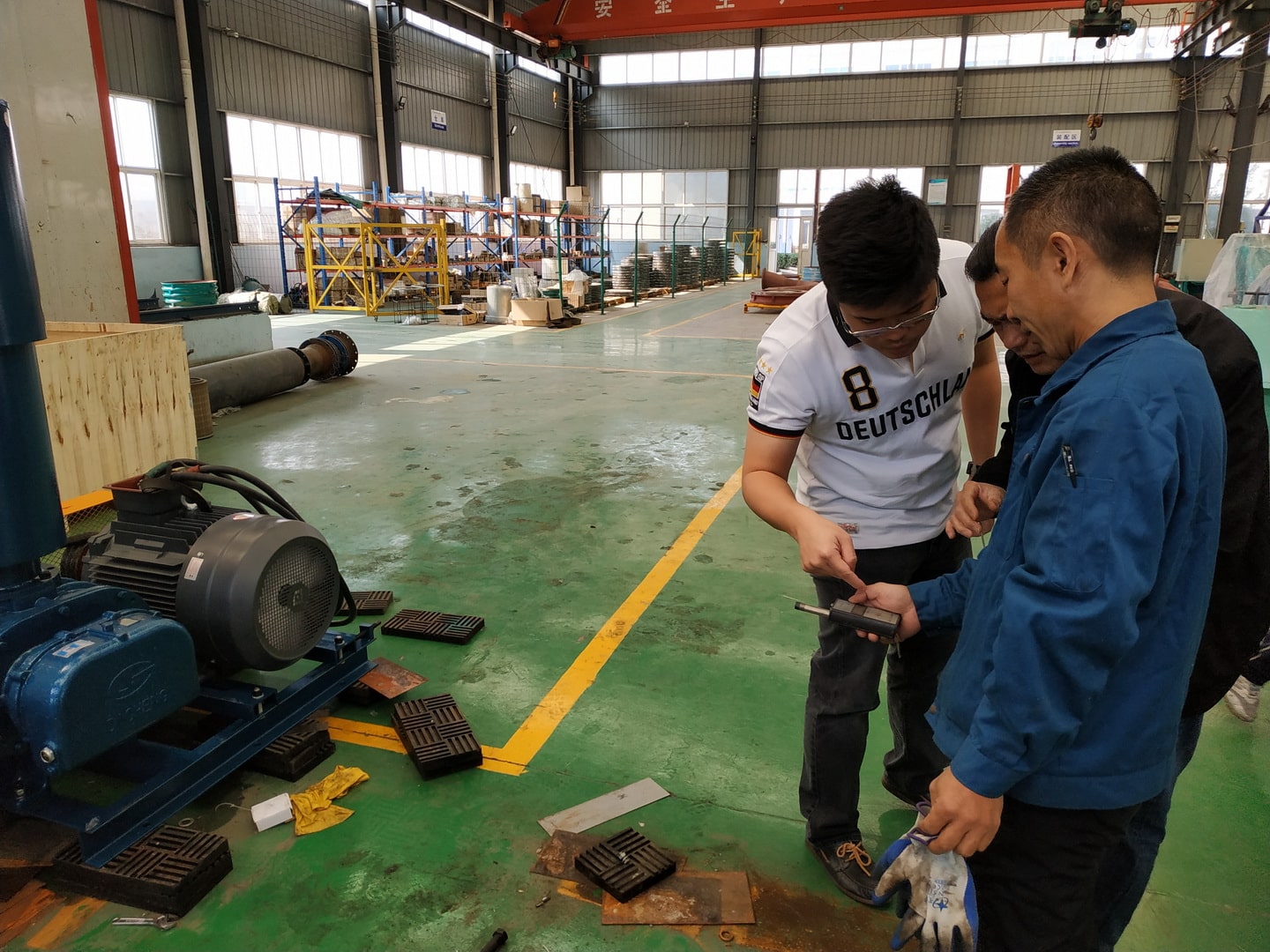 Roots blower customers come to Dacheng Machinery to visit and inspect